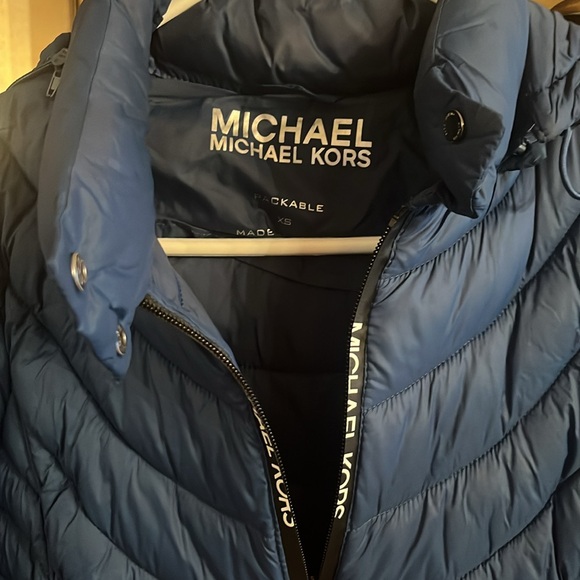 Michael Kors Blue lightweight puffer jacket XS 😊❤️ - Picture 3 of 9